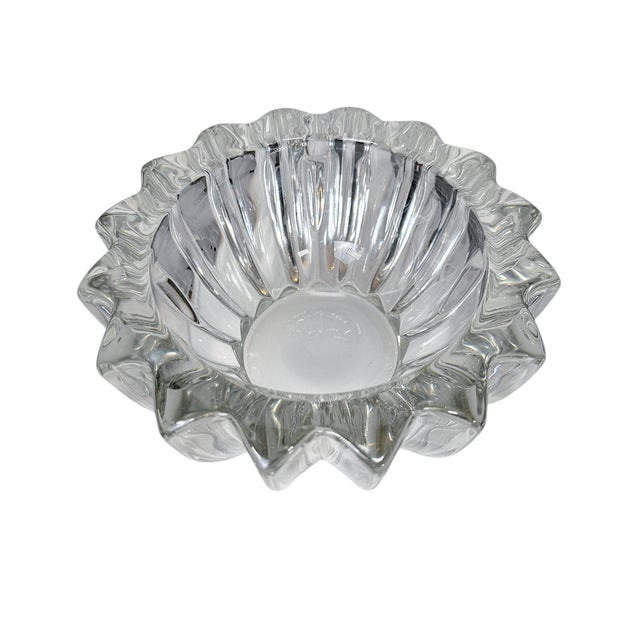 Transparent 1940s French Art Deco Pierre D’Avesn Molded Glass Star Bowl For Sale - Image 8 of 10