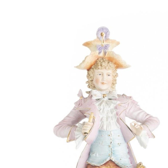 Porcelain - Pair of gallant figures - 19th century. European sculptures, in polychrome and gilded biscuit porcelain from...