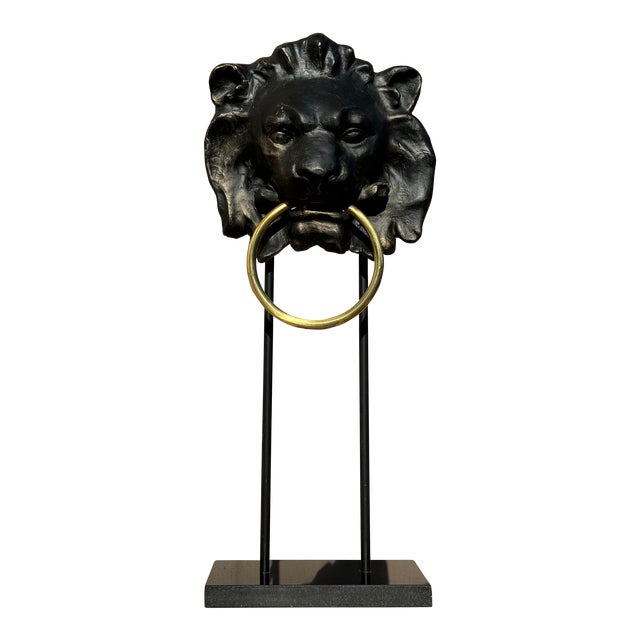 Vintage Regal Lion’s Head Towel Valet For Sale