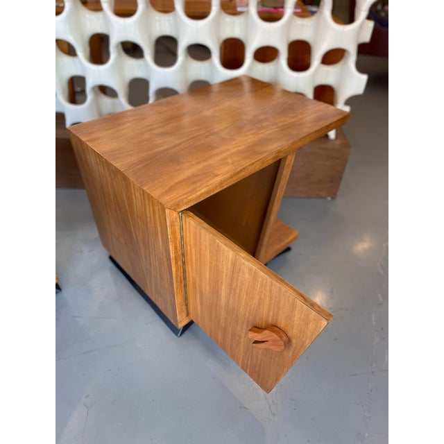 Mid-Century Modern 1950s Nightstands Attributed to Maximilian for Karp Furniture. For Sale - Image 3 of 11