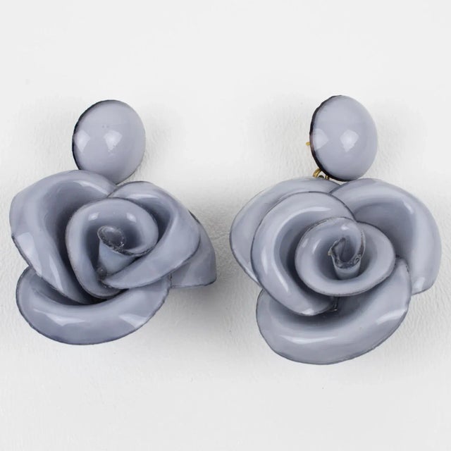 Contemporary Cilea Paris Dangle Resin Pair of Pierced Earrings Gray Roses For Sale - Image 3 of 6