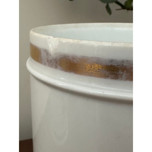 Pair Old Paris Apothecary Jars – Late 19th Century French Porcelain, Gilded & Hand Painted For Sale - Image 4 of 13