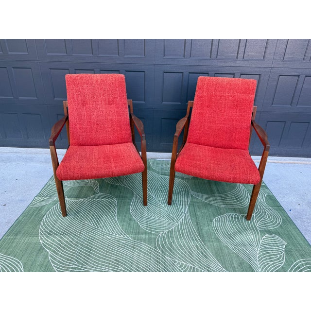Wood Pair of Vintage Mid-Century Modern Walnut Armchairs Manor of Jens Risom For Sale - Image 7 of 7