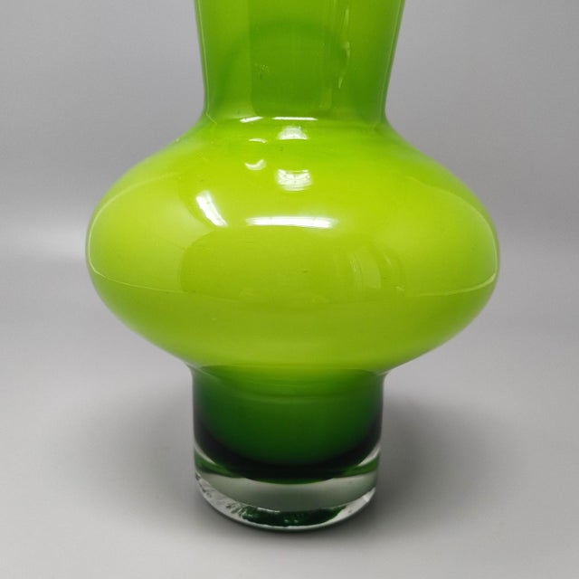 Italian Green Vase by Ind. Vetraria Valdarnese, 1970s For Sale - Image 4 of 5