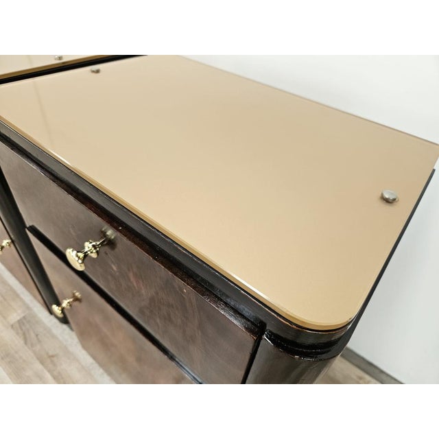 1940s Art Deco Bedside Tables in Walnut Burl with Pink Glass Tops, 1940, Set of 2 For Sale - Image 5 of 16