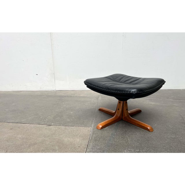 Mid-Century Modern Danish Reclining Ottoman in Teak and Leather from Berg Furniture, 1960s For Sale - Image 5 of 18