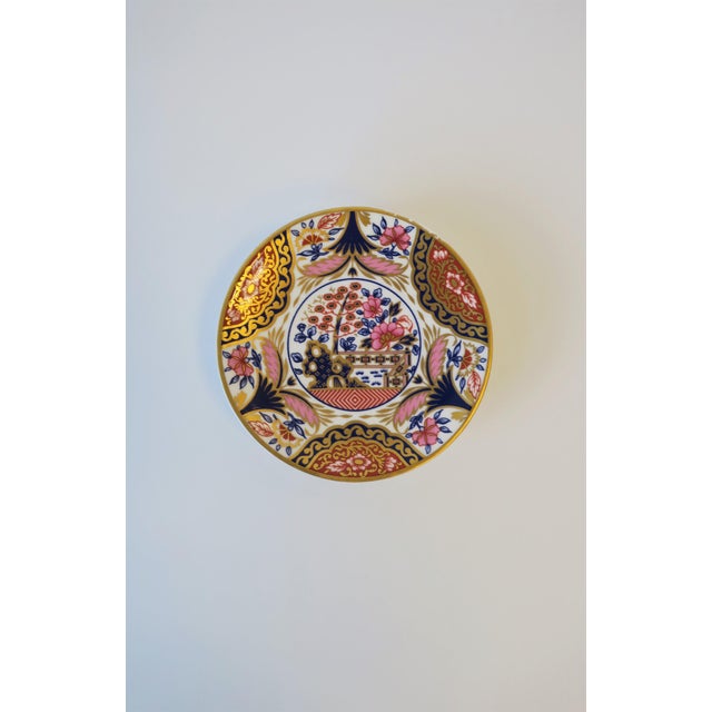 A very beautiful English Spode porcelain 'jewelry' dish with a chinoiserie design, circa 20th century, England. Piece has...