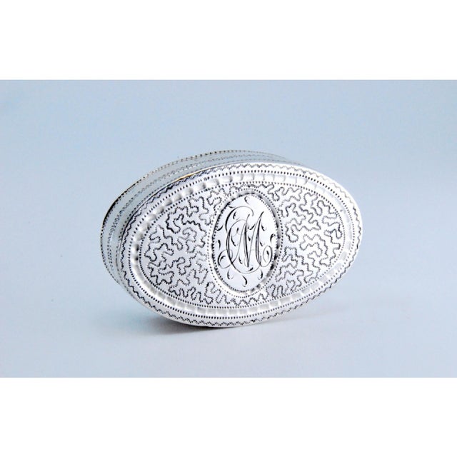 George III Silver and Gold Vinaigrette Box with Lid Engraving, in Very Good conditions. Designed before 1890 This piece...