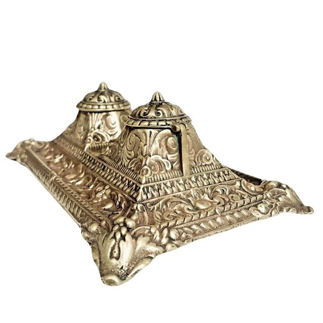 1910s Antique Solid Brass French Déposé Footed Desktop Rococo Double Inkwell For Sale - Image 5 of 9
