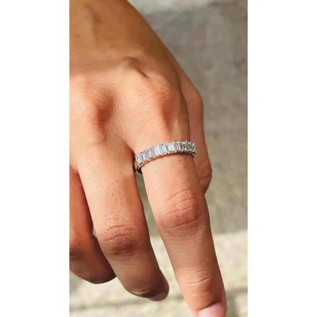 Not Yet Made - Made To Order French Modern Style Diamond With Claws 18k Gold Wedding Band Size 7 For Sale - Image 5 of 16
