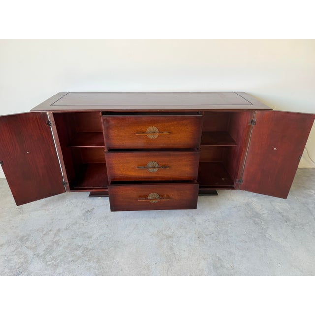 1950s Vintage Art Deco - Asian Style Mahogany Buffet / Credenza With Brass Hardware For Sale - Image 5 of 12