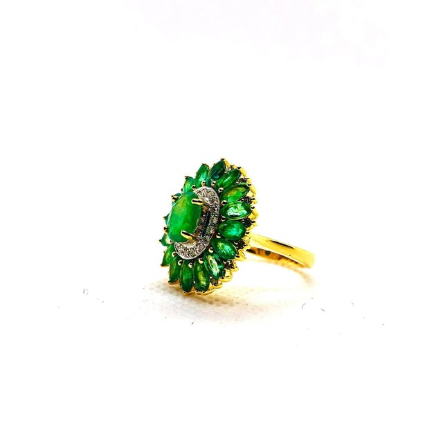Art Deco Bochic “Capri” Vintage Natural Diamond & Emerald Vintage Retro Ring Set In 18K For Sale - Image 3 of 9