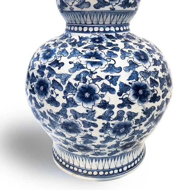 Chinese 1970s Large Chinese Style Blue and White Porcelain Vase For Sale - Image 3 of 5