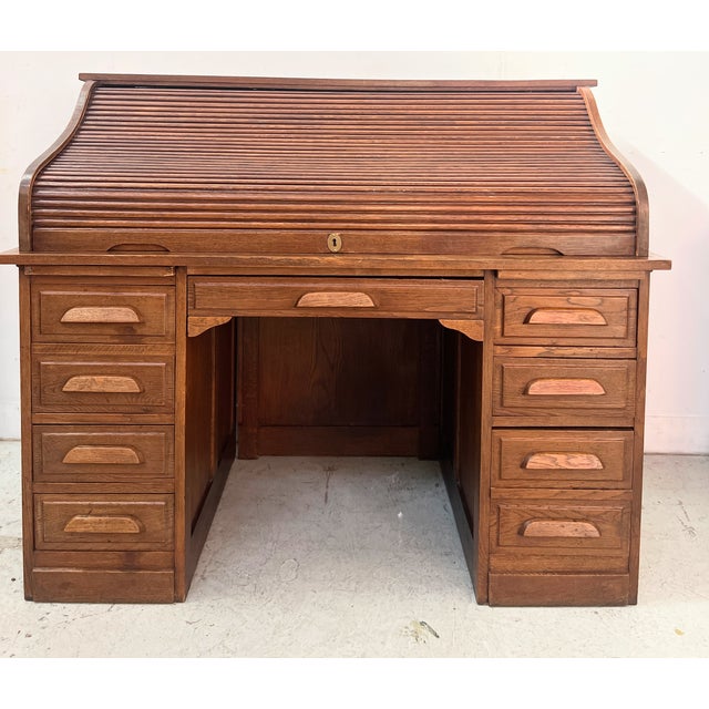 1930s American Desk in Oak, 1930 For Sale - Image 5 of 18