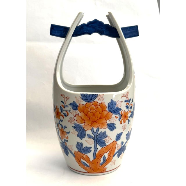 White Vintage Japanese Imari Style Porcelain Vase in the Form of a Water Container For Sale - Image 8 of 17
