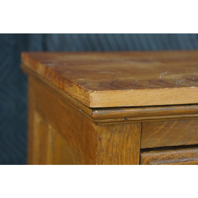 Antique American Victorian Quartersawn Oak 2 Drawer Console Cabinet Cupboard 31" For Sale - Image 12 of 17