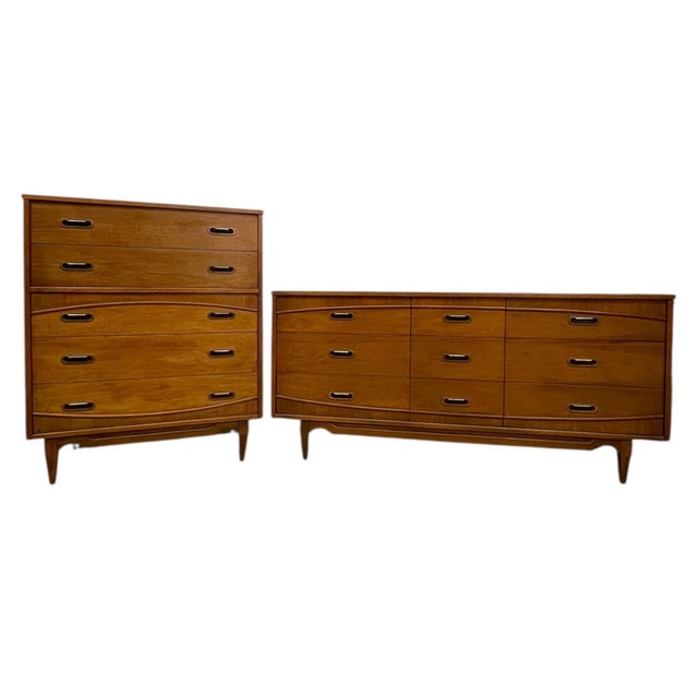 Mid-Century Modern 1970s Mid-Century Modern Matching Dresser Set by Hooker Furniture - 9-Drawer Low Dresser & 5-Drawer Highboy For Sale - Image 3 of 11