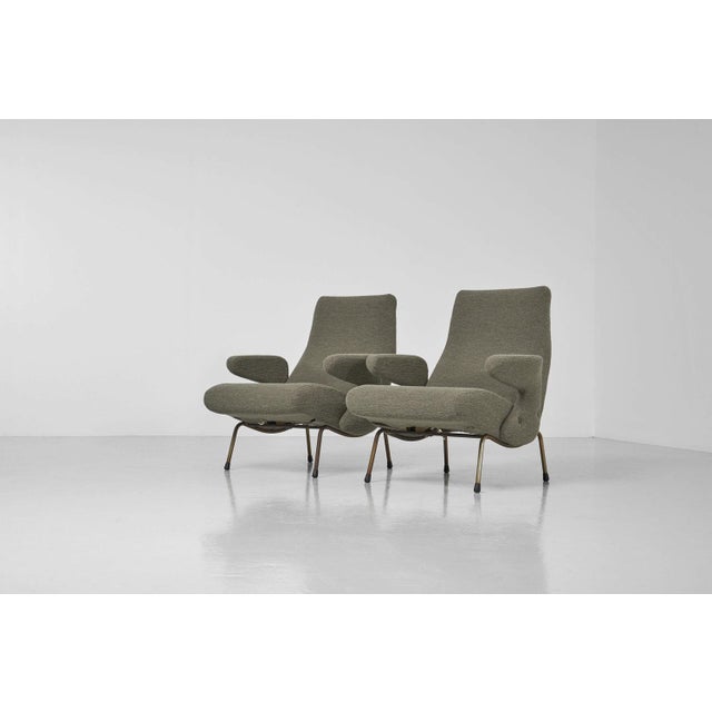 The iconic Delfino lounge chairs, designed by Erberto Carboni for Artflex in 1955, stand as iconic pieces of furniture....