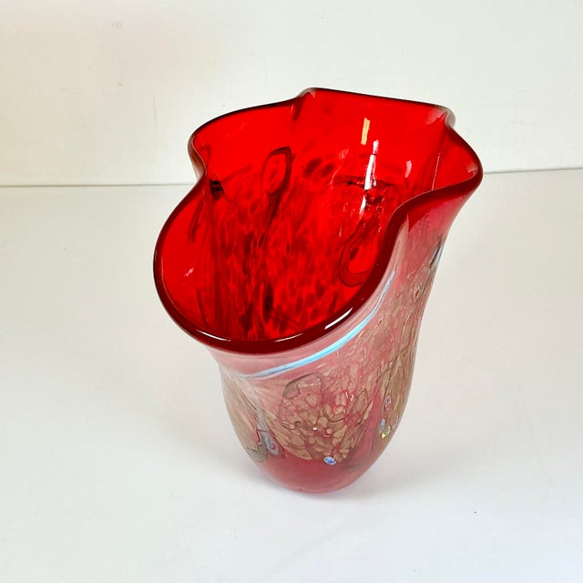 Murano 1970s Vintage Italian Venetian Blown Glass Handkerchief Red Vase, Murano Style. For Sale - Image 4 of 18