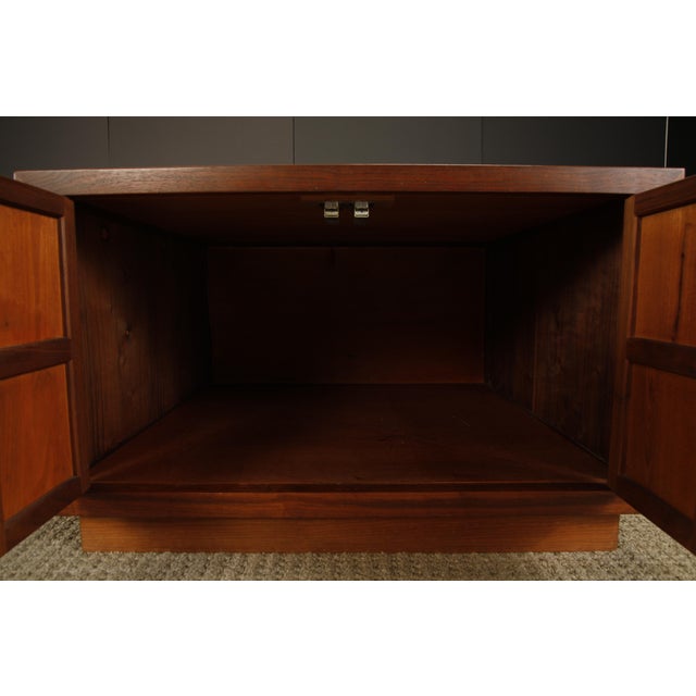 1950s Vintage Mid-Century Brutalist Style End Table Wood Cabinet by Lane For Sale - Image 5 of 18