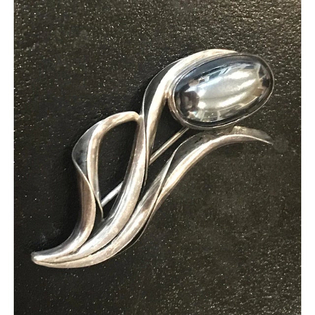 Mid 20th Century Sterling Silver Hematite Art Nouveau Style Floral Pin Brooch For Sale - Image 5 of 6