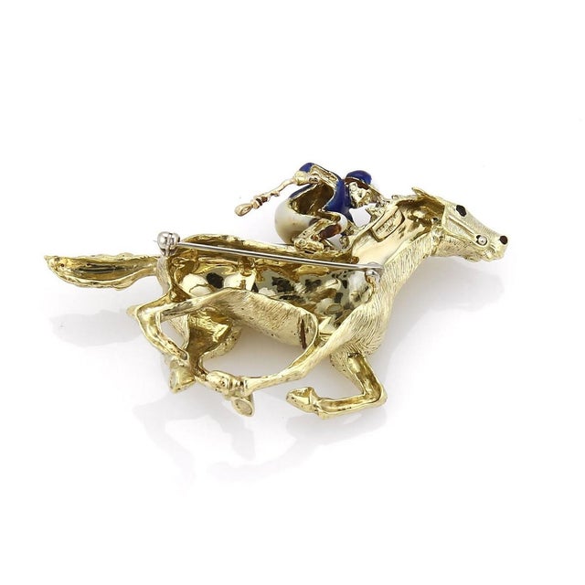Mid 20th Century Martine Enamel Jockey & Race Horse Large 18k Yellow Gold Pin Brooch For Sale - Image 4 of 6