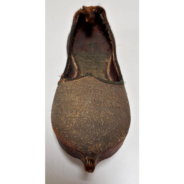 Antique Mughal-Style Gold Embroidered Leather Slipper India Punjab Region 1900 For Sale In Palm Springs - Image 6 of 10