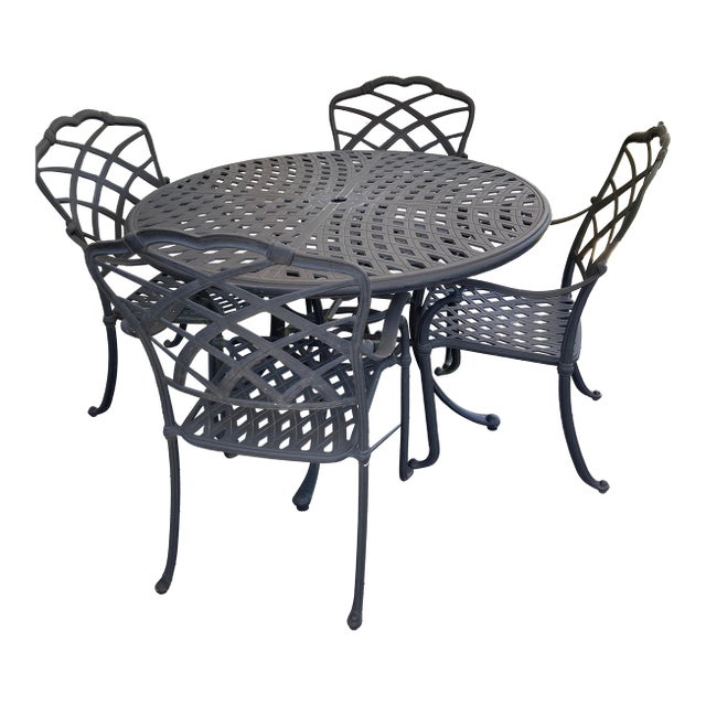 Patio Dining Set, Cast Aluminum, With Table and 4 Chairs in Very Good Condition For Sale