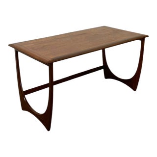 Mid-Century Modern Sculptural Walnut Coffee Table – Vintage MCM Crescent U-Base Low Table. For Sale