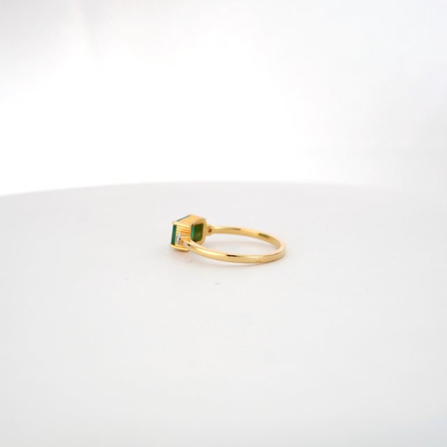 14k Yellow Gold Ring With 0.85ct Emerald & Diamond Accents For Sale In New York - Image 6 of 10