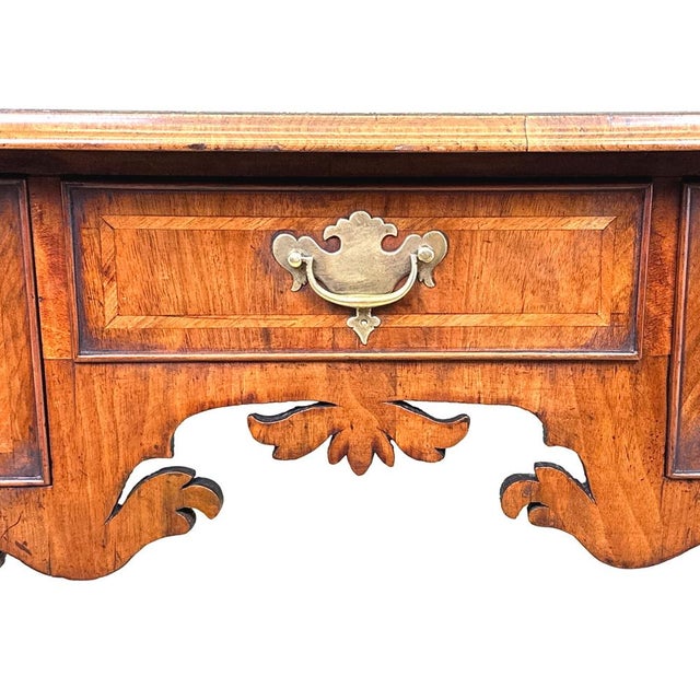 Early 18th Century Georgian Walnut Lowboy, 1730 For Sale - Image 6 of 16