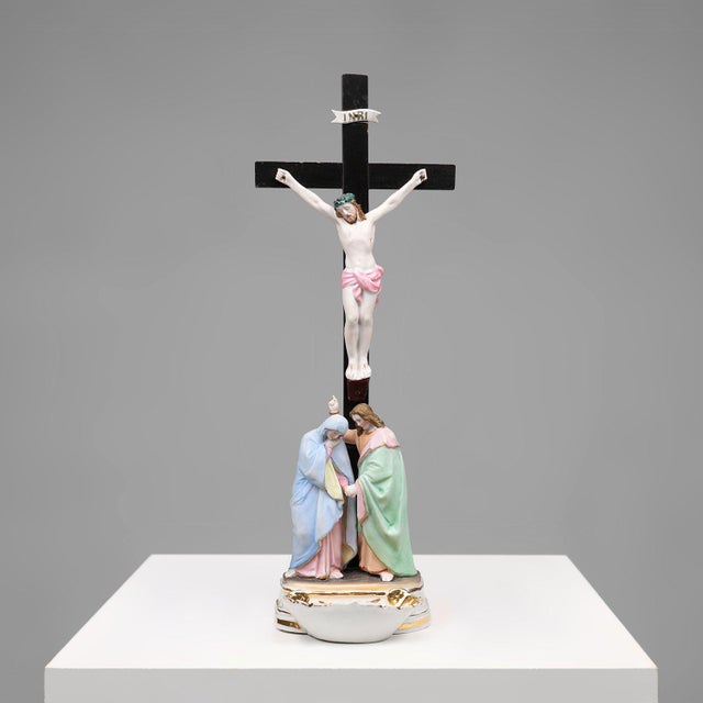Holy Water Font in Porcelain with Crucifix from Vieux Andenne, Belgium, 20th Century For Sale - Image 11 of 11