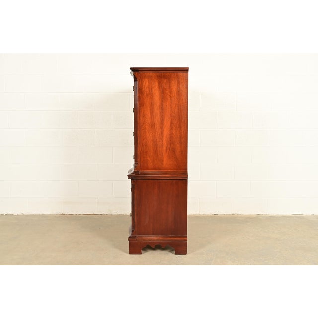 Chippendale Carved Mahogany Serpentine Front Six-Drawer Highboy Dresser For Sale - Image 13 of 15