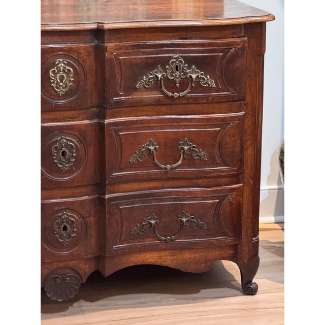Early 18th Century French Provincial Walnut Commode For Sale - Image 9 of 16