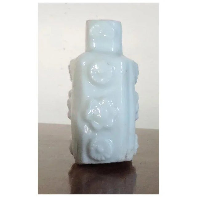 White Antique 18th Century Chinese Blanc De Chine Porcelain Snuff Bottle With Relief Flower Head Decoration For Sale - Image 8 of 9