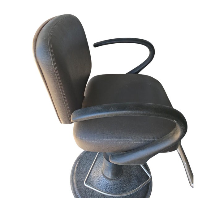 Vintage Kaemark Hydraulic Salon Chair – Timeless Comfort, Built to Last For Sale - Image 9 of 12