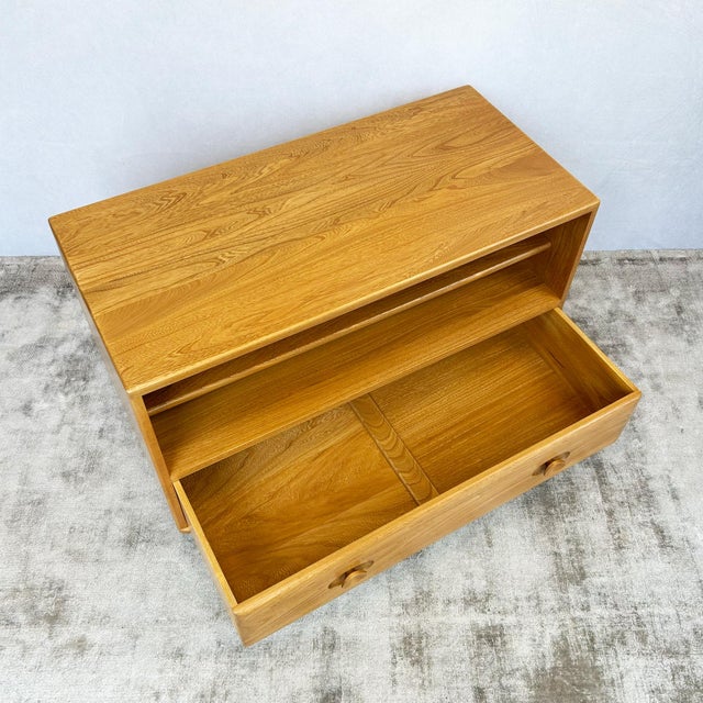 Windsor Elm Media Unit by Lucian Ercolani for Ercol, 1990s For Sale - Image 16 of 17