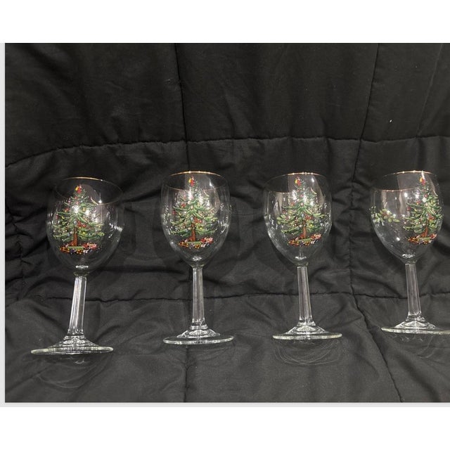 The Spode Christmas Tree Wine Glasses are a set of four vintage round wine glasses featuring a festive Christmas tree...