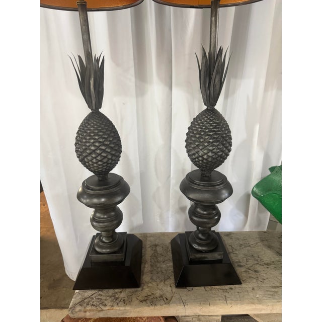 Neoclassical Pair of Vintage Metal Pineapple Table Lamps – Ornate Neoclassical Style For Sale - Image 3 of 9