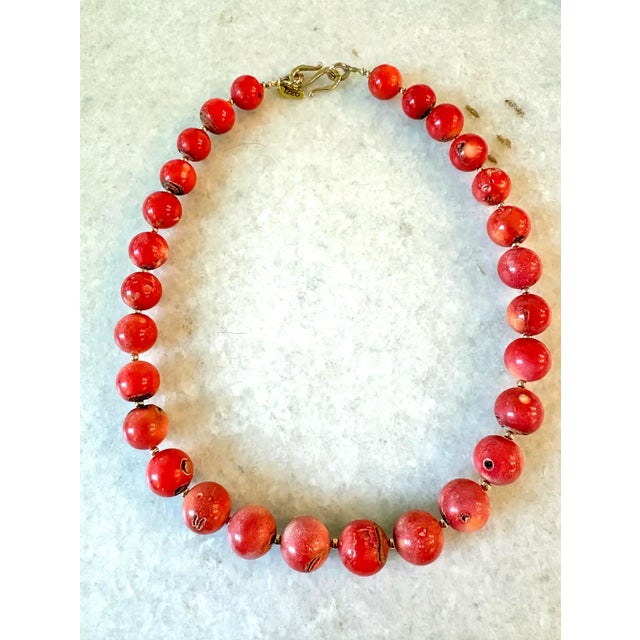 Contemporary Coral Beaded Necklace With Gold Toe Clasp Designed by Matthew Izzo For Sale - Image 3 of 4