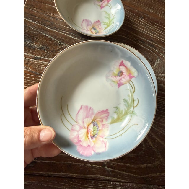 1940s 1940s German Porcelain Poppy Bowls 5.375 Inch Hand Painted Floral Dessert Berry Bowls - Set of 5 For Sale - Image 5 of 8