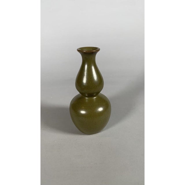 Qianlong period (1736 - 1795) Monochrome Gourd Vase, Green Porcelain "Tea Powder" For Sale - Image 4 of 6