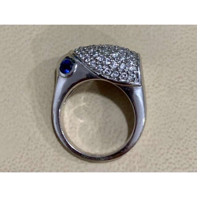 1.25 Carat Diamond Animal Cocktail Ring With Sapphire Eyes in 14 Karat Gold For Sale In New York - Image 6 of 8