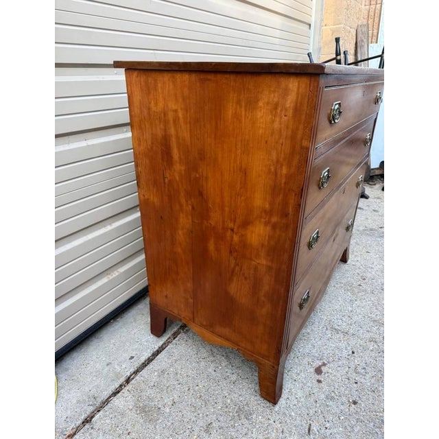 Wood Antique Federal Style Mahogany Serpentine Chest of Drawers., Circa Late 18th to Early 19th Century For Sale - Image 7 of 11