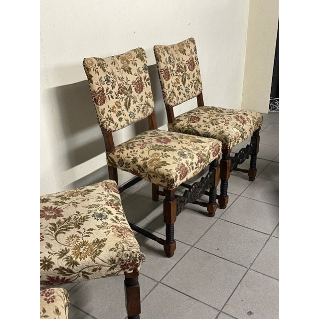 Interesting group of 6 chairs in the neo-Renaissance style of Italian manufacture and produced in the 1940s. The structure...