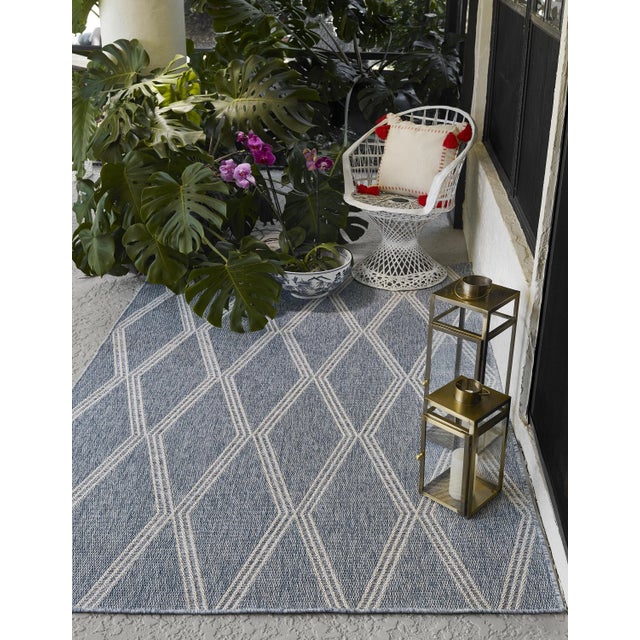 Textile Momeni Contemporary Indoor/Outdoor Hampton Inlet Rug in Blue, 6'6" x 9' For Sale - Image 7 of 9