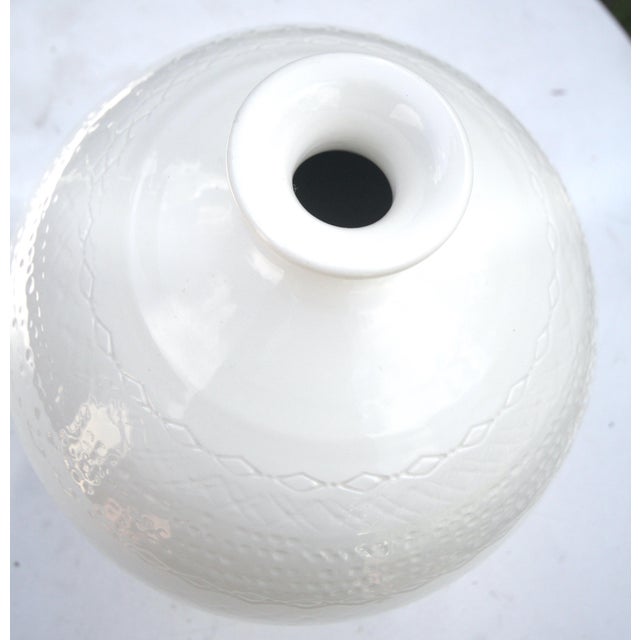 Late 20th Century Fine Italian Ceramiche Tadinate Cream Sgraffito Mid-Century Ball Vase For Sale - Image 5 of 15