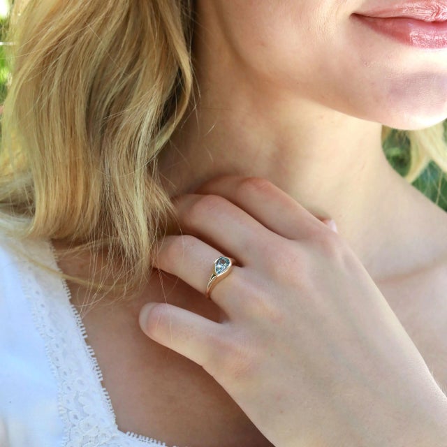 Metal Kai Gloria 2ctw Pear Natural Aquamarine Ring Size 6 in 14k Yellow Gold For Sale - Image 7 of 7