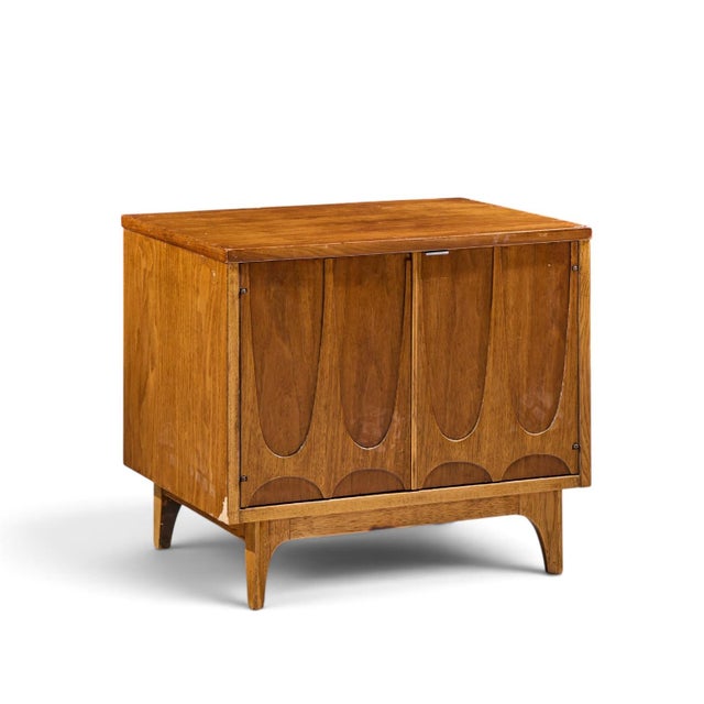 Broyhill Brasilia Mid Century Walnut Commode Nightstands – Pair For Sale In Chicago - Image 6 of 11
