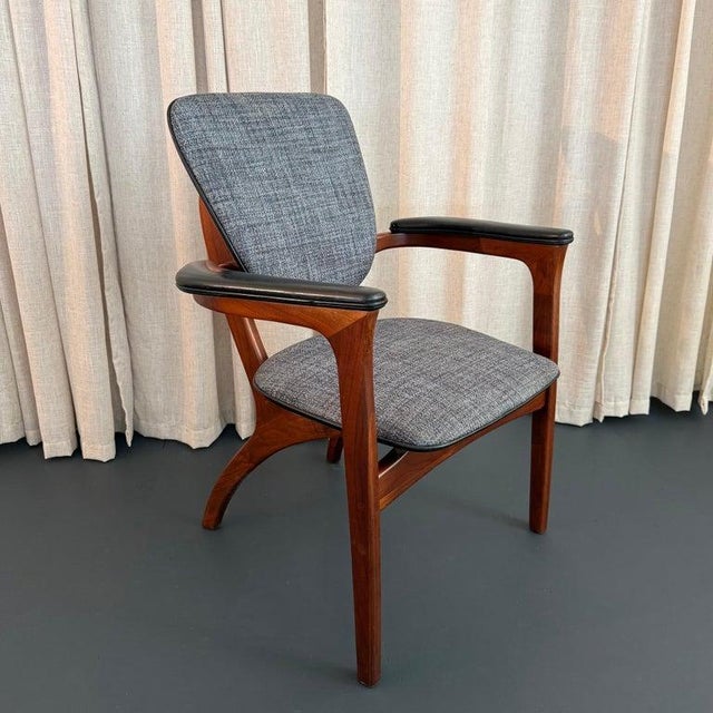 This sculptural Mid-Century Modern armchair was manufactured by the Boling Chair Company circa mid-twentieth century. With...